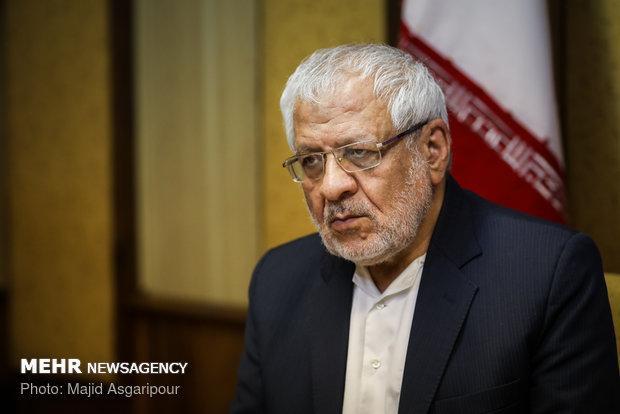 40 سال گذشته صحنه تلاش ابرقدرت ها برای ضربه زدن به انقلاب است 40 سال گذشته صحنه کوشش ابرقدرت ها برای ضربه زدن به انقلاب است