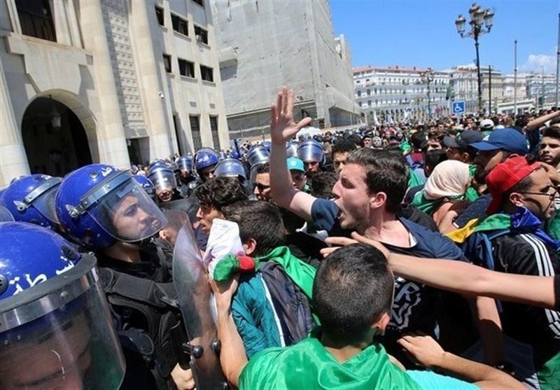 تظاهرات گسترده دانشجویان الجزایری برای کناره گیری مسئولان نظام بوتفلیقه