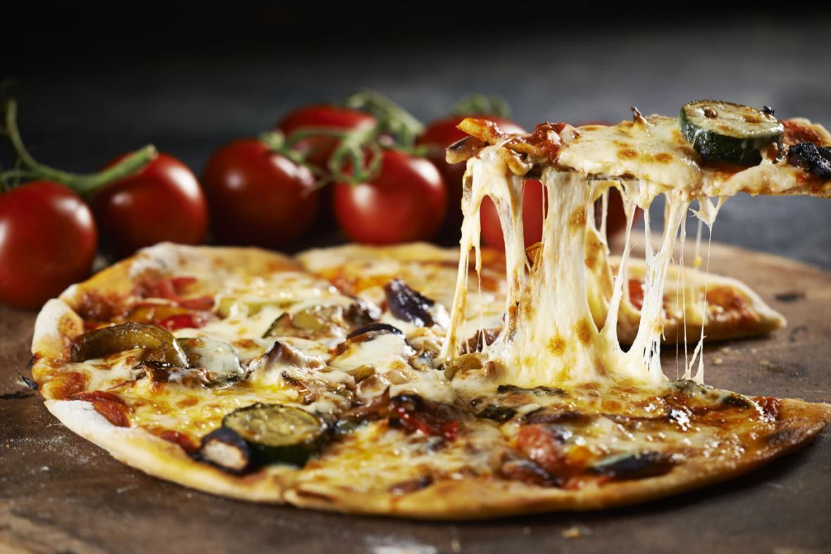 بهترین طرز تهیه پنیر پیتزا کش دار خانگی حرفه ای