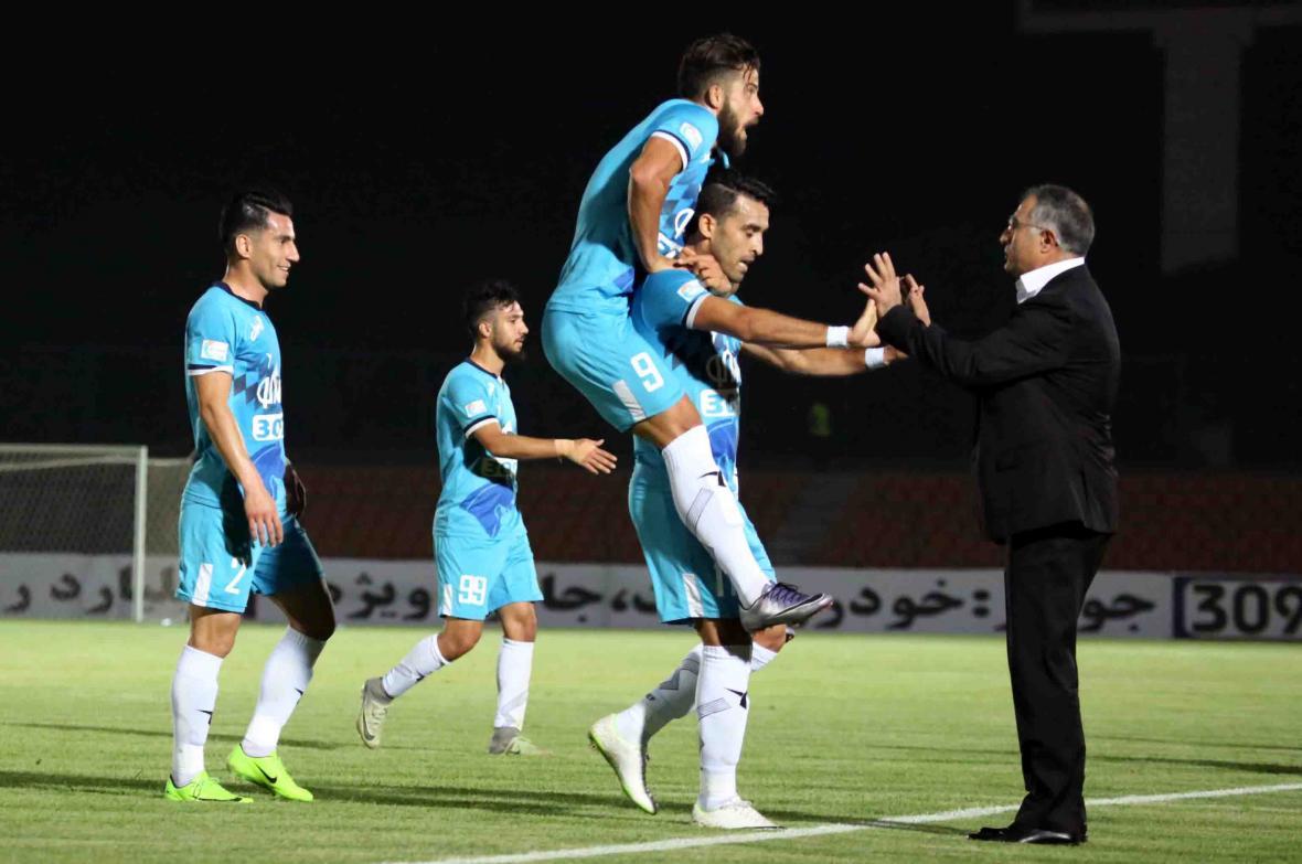 عجیب ترین پرتاب اوت در فوتبال ایران