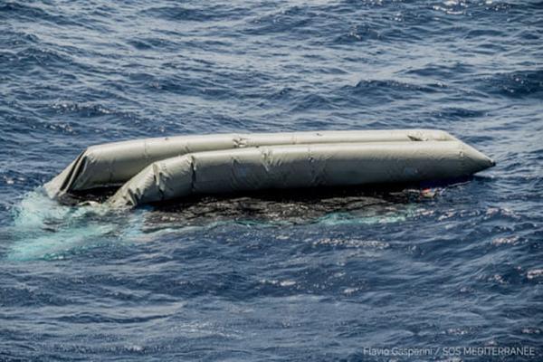 فاجعه انسانی در آب های لیبی ، بچه ها مهاجر غرق شدند (عکس)